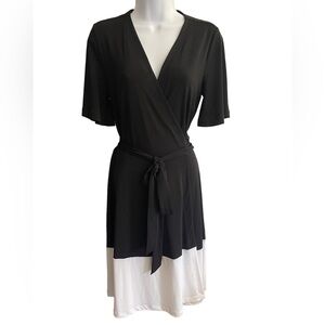 🔥🖤Like New Ann Taylor black & white stretchy dress size 6.  PERFECTION!